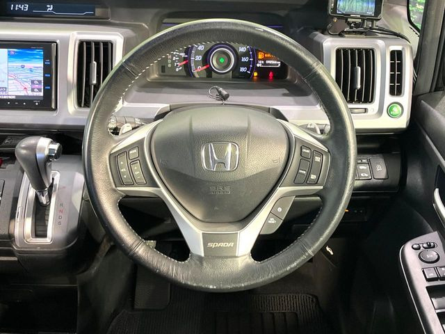 �y�����v�����X�e�A�����O�z�㎿�Ȋv���g�p���邱�ƂŁA��ɂ����������݂ƂĂ��^�]���₷���n���h���ł���