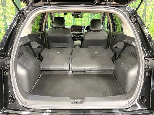 ���i�̂���������ʋ΁A���}���ɏ\���ȉ׎��X�y�[�X���m�ۂ��Ă���܂��B�Z�J���h�V�[�g��|���ƁA�傫�ȉו��̐ύڂ��\�ł���