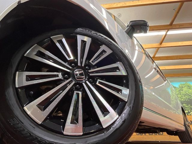 �y����17�C���`�A���~�z�C�[���z�O�ςɃ}�b�`���������A���~�z�C�[���𑕒����Ă���܂��B�e��ЊO�A���~�z�C�[����A�X�^�b�h���X�^�C�����戵�����Ă���܂��B���񂲑��k����������