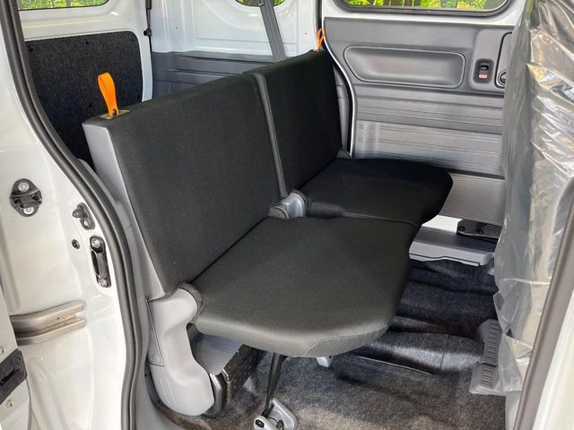 ���i���ȃI���W�i���t���A�}�b�g���I�v�V�����ɂĂ��p�ӂ��Ă���܂��B���D���ȃf�U�C����J���[�����Ԃɍ��킹�đI��ł����������Ƃ��ł��܂���