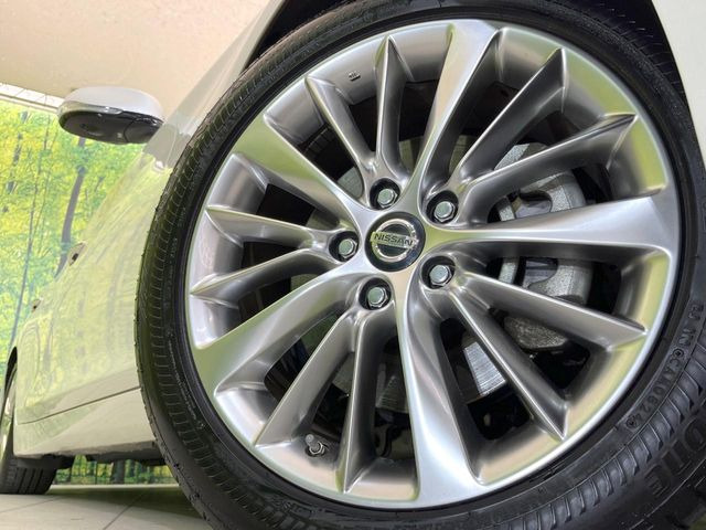 �y����18�C���`�A���~�z�C�[���z�O�ςɃ}�b�`���������A���~�z�C�[���𑕒����Ă���܂��B�e��ЊO�A���~�z�C�[����A�X�^�b�h���X�^�C�����戵�����Ă���܂��B���񂲑��k����������