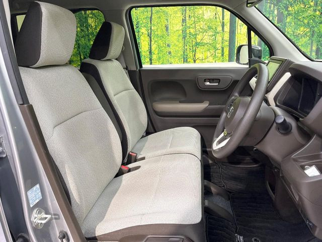 運転席シート廻りは使用感も少なく、良好な状態となっています。丁寧に使われていたことがよくわかりますね。