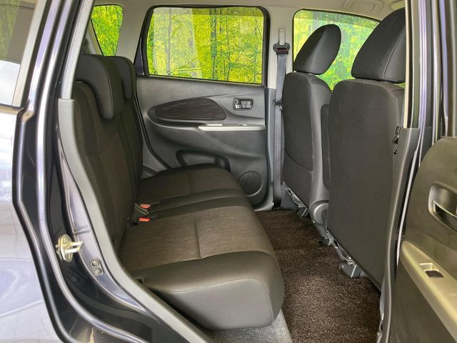 後部座席も気になるようなキズ・汚れやへたり等、大きなダメージはなく、良好な状態です。