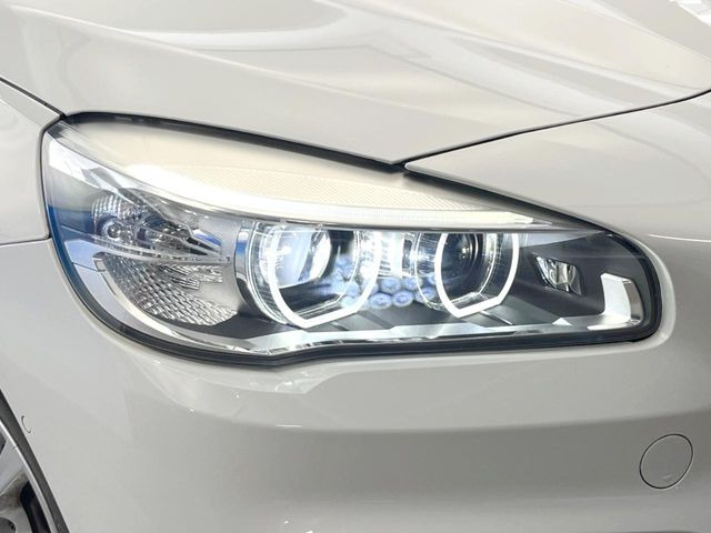 ●LEDヘッドライト:夜間走行時も良好な視界を確保し安心して運転できる高輝度LEDヘッドライトを装備!点灯速度が早く、消費電力も抑えられています。