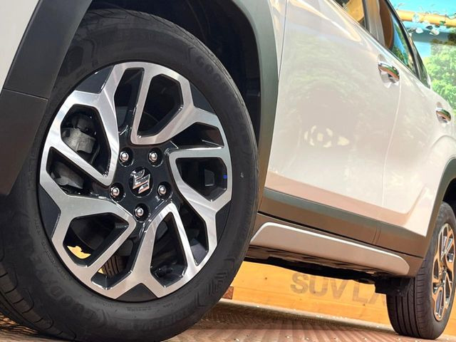 �y����16�C���`�A���~�z�C�[���z�O�ςɃ}�b�`���������A���~�z�C�[���𑕒����Ă���܂��B�e��ЊO�A���~�z�C�[����A�X�^�b�h���X�^�C�����戵�����Ă���܂��B���񂲑��k����������