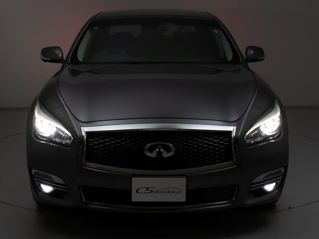 フロントビューの存在感をご覧ください!!ヘッドライトは視界良好のライト、さらにフォグライト搭載。デザイン性も高いのが特権です。