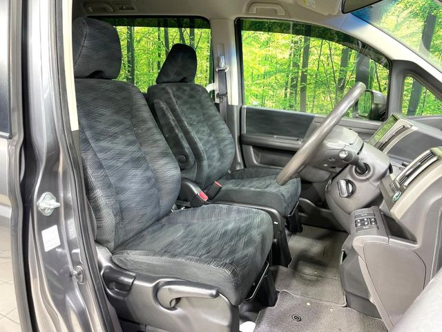 運転席シート廻りは使用感も少なく、良好な状態となっています。丁寧に使われていたことがよくわかりますね。