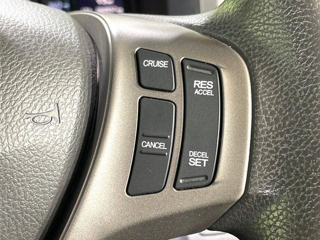 【クルーズコントロール】高速道路もラクラク走行。アクセルを離しても一定速度で走行ができ、長距離運転時の負担を軽減!加速・減速も簡単なスイッチ操作で調整できます。