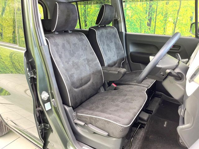 運転席シート廻りは使用感も少なく、良好な状態となっています。丁寧に使われていたことがよくわかりますね。