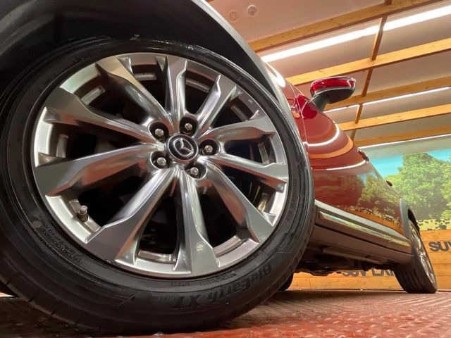 �y����18�C���`�A���~�z�C�[���z�O�ςɃ}�b�`���������A���~�z�C�[���𑕒����Ă���܂��B�e��ЊO�A���~�z�C�[����A�X�^�b�h���X�^�C�����戵�����Ă���܂��B���񂲑��k����������