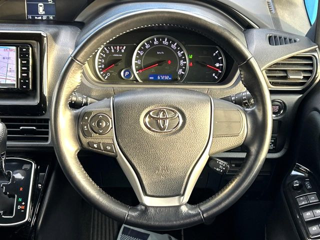 ステアリングも使用感が少なく、きれいな状態となっております♪