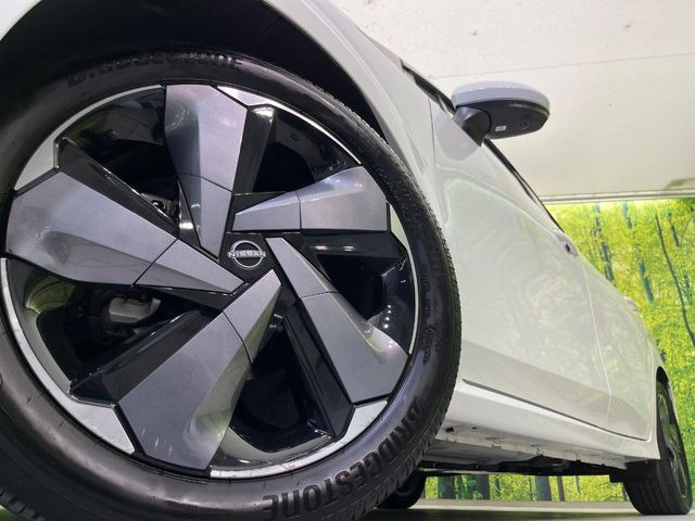 �y����17�C���`�A���~�z�C�[���z�O�ςɃ}�b�`���������A���~�z�C�[���𑕒����Ă���܂��B�e��ЊO�A���~�z�C�[����A�X�^�b�h���X�^�C�����戵�����Ă���܂��B���񂲑��k����������