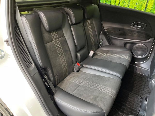 後部座席も気になるようなキズ・汚れやへたり等、大きなダメージはなく、良好な状態です。