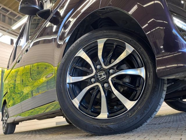 �y����14�C���`�A���~�z�C�[���z�O�ςɃ}�b�`���������A���~�z�C�[���𑕒����Ă���܂��B�e��ЊO�A���~�z�C�[����A�X�^�b�h���X�^�C�����戵�����Ă���܂��B���񂲑��k����������