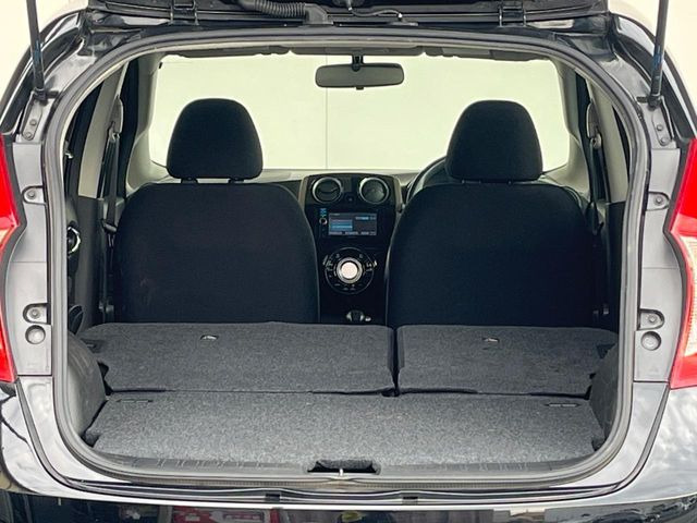 �R���p�N�g�J�[�ł����A�Z�J���h�V�[�g�͏\���ȍL����������K�ɂ���肢�������܂���V�[�g��|���đ傫�ȉו���ς񂾂�ƁA�p�r�̕����L��1��ł��B