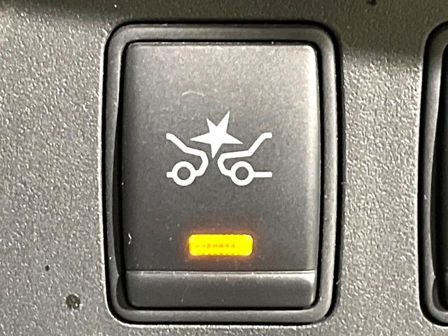 �y�G�}�[�W�F���V�[�u���[�L�z���s���ɑO���̎ԗ�����F�����A�Փ˂������Ȏ��͌x��ƃu���[�L�ŏՓˉ���Ɣ�Q�y�����A�V�X�g�B�����S�Ƀh���C�u�����y���݂��������܂��B