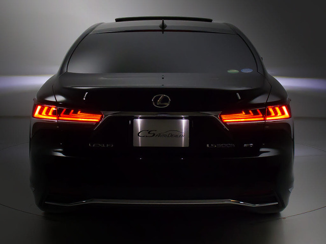 ★テールスモークやLED加工、マフラー、ルーフスポイラー、エアロパーツなど取り付け承ります!