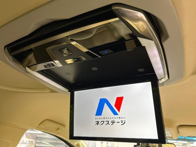 【フリップダウンモニター】大画面モニターで後席でもエンタメをお楽しみいただけます。小さなお子様にも大人気の装備です♪