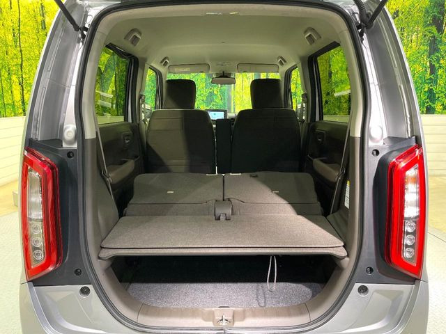 普段のお買い物や通勤、送迎等に十分な荷室スペースを確保しております。セカンドシートを倒すと、大きな荷物の積載も可能です♪