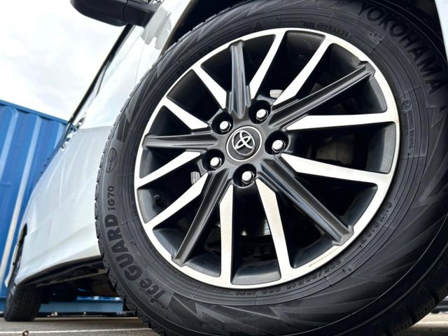 【純正16インチアルミホイール】外観にマッチした純正アルミホイールを装着しております。各種社外アルミホイールや、スタッドレスタイヤも取扱いしております。是非ご相談ください♪