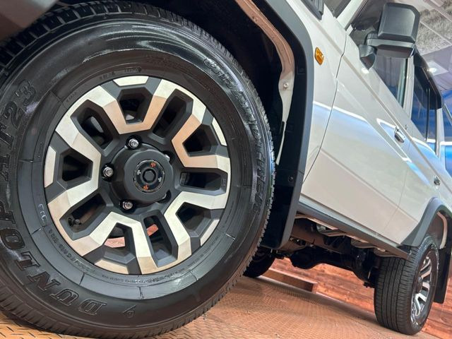 �y����16�C���`�A���~�z�C�[���z�O�ςɃ}�b�`���������A���~�z�C�[���𑕒����Ă���܂��B�e��ЊO�A���~�z�C�[����A�X�^�b�h���X�^�C�����戵�����Ă���܂��B���񂲑��k����������