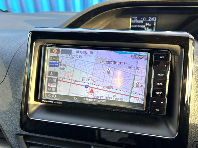 【純正ナビ】人気の純正ナビを装備。オーディオ機能も充実しており、Bluetooth接続すればお持ちのスマホやMP3プレイヤーの音楽を再生可能!毎日の運転がさらに楽しくなります!!