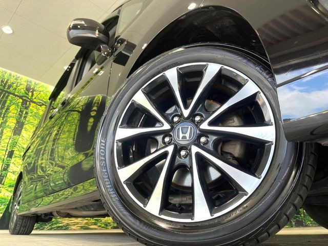 �y����17�C���`�A���~�z�C�[���z�O�ςɃ}�b�`���������A���~�z�C�[���𑕒����Ă���܂��B�e��ЊO�A���~�z�C�[����A�X�^�b�h���X�^�C�����戵�����Ă���܂��B���񂲑��k����������