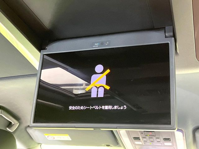 【フリップダウンモニター】大画面モニターで後席でもエンタメをお楽しみいただけます。小さなお子様にも大人気の装備です♪