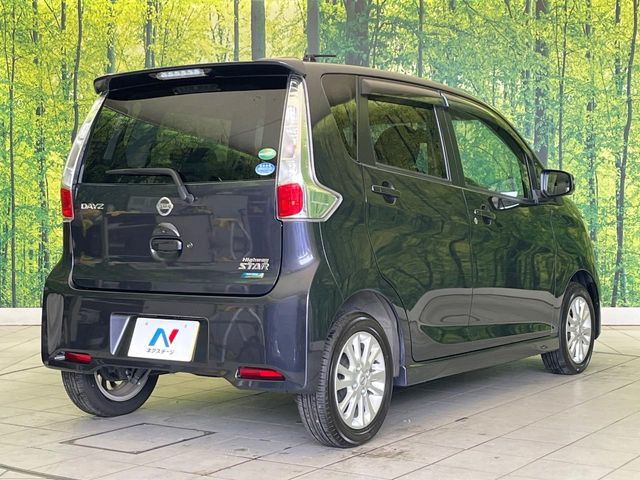 ☆全国のネクステージからお取り寄せが可能※!遠方の店舗に展示してあるクルマが気になる場合も、最寄りの店舗でご覧いただくことが可能です!是非私たちに要望をお聞かせください!※別途費用