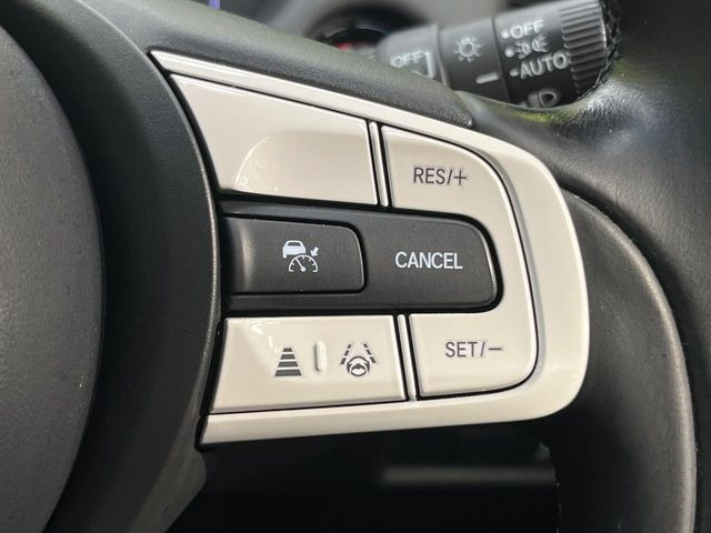 【アダプティブクルーズコントロール】高速道路での長距離走行が楽に!!自動で速度を保つクルーズコントロールが、衝突軽減システムと連携し、前方の車両を感知して車間を保つように速度調節してくれます!!