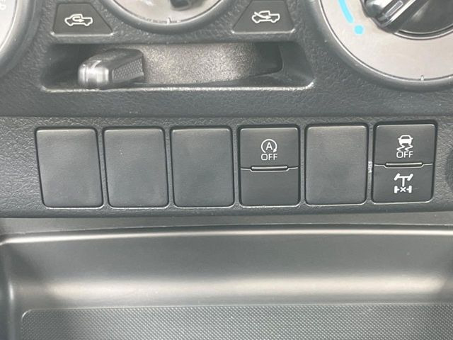 �y���A�f�t���b�N�z���H��ᓹ�ȂǂŎԂ��X�^�b�N�����ꍇ�ł��A�^�C���̋�]��}�����E�o���₷������f�t���b�N�𑕔��B�ϐ�n��I�t���[�h�ł̎g�p���������ɂ��X�X���̈��ł���