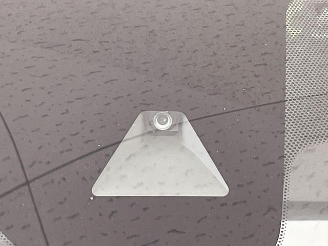 �y�C���e���W�F���g�G�}�[�W�F���V�[�u���[�L�z�t�����g�J�����őO���̎ԗ�����s�҂����m�B�Փ˂������Ȏ��͏Փ˔�Q�y���u���[�L���쓮�A�Փˉ�����T�|�[�g�B�����S�Ƀh���C�u�����y���݂��������܂��B