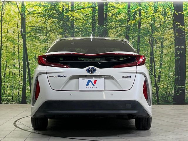 安心の最長10年・走行無制限保証(有償)をご用意。保証内容も充実はもちろん、無料点検&オイル交換や、年中無休の全国・24時間ロードサービスも付帯されておりますのでご安心下さい。