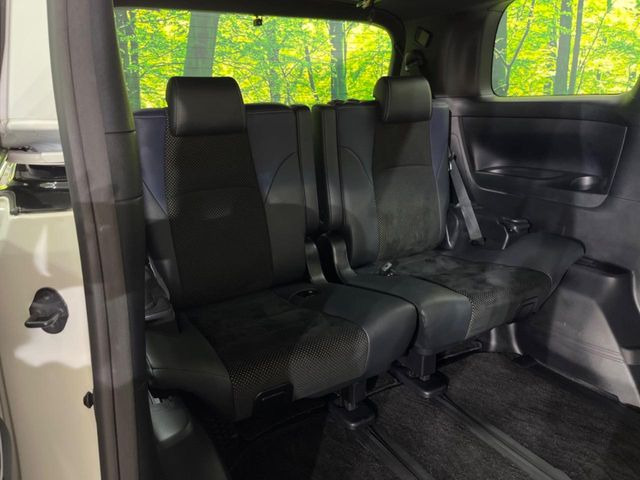 3列目シートはもちろん状態良好☆大人でもゆったりと座って頂けますので、大人数でのお出かけもラクラクです♪ご家族で、気の知れた仲間で、ドライブに行くのが楽しみですね♪