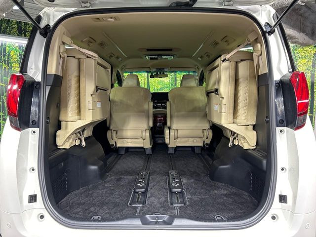 積み下ろしのしやすいデッキにはたっぷりと荷物を積み込んでいただけます。遊びから仕事まで、様々なシーンで頼れます♪