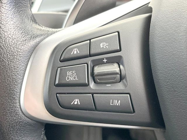 ●アクティブクルーズコントロール:前の車との車間距離を一定にとりつつ、一定速度で自動走行してくれる次世代のクルーズコントロール!主に高速道路や自動車専用道路で使用する便利な機能です!