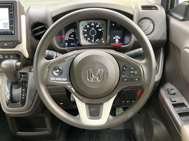 ステアリングも使用感が少なく、きれいな状態となっております♪