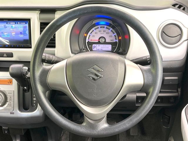 ステアリングも使用感が少なく、きれいな状態となっております♪