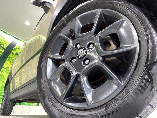 �y����16�C���`�A���~�z�C�[���z�O�ςɃ}�b�`���������A���~�z�C�[���𑕒����Ă���܂��B�e��ЊO�A���~�z�C�[����A�X�^�b�h���X�^�C�����戵�����Ă���܂��B���񂲑��k����������