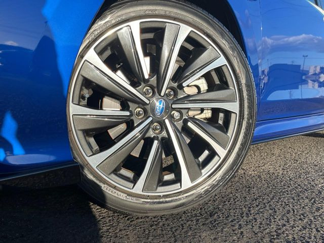 �y����18�C���`�A���~�z�C�[���z�O�ςɃ}�b�`���������A���~�z�C�[���𑕒����Ă���܂��B�e��ЊO�A���~�z�C�[����A�X�^�b�h���X�^�C�����戵�����Ă���܂��B���񂲑��k����������