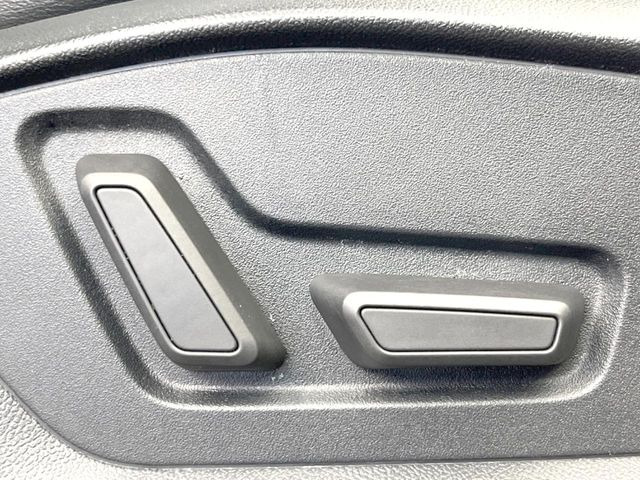 ●パワーシート:シート位置の&ldquo;前後と背もたれの&ldquo;角度の微調整が可能となります。手動設定のシートよりも、より細やかな設定ができるのがポイントです。