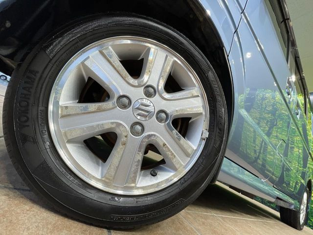 �y14�C���`�A���~�z�C�[���z�O�ςɃ}�b�`�����A���~�z�C�[���𑕒����Ă���܂��B�e��A���~�z�C�[����A�X�^�b�h���X�^�C�����戵�����Ă���܂��B���񂲑��k����������