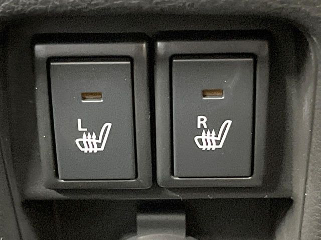 【シートヒーター】寒い日に重宝するシートヒーター!エアコンより早く温まってくれるので寒がりの人も安心ですね♪エアコンの温風は乾燥するから苦手、という方にもをおすすめです。