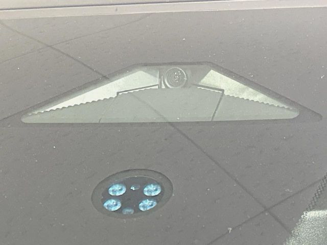 �y�z���_�Z���V���O�z���s���ɑO���̎ԗ�����F�����A�Փ˂������Ȏ��͌x��ƃu���[�L�ŏՓˉ���Ɣ�Q�y�����A�V�X�g�B�����S�Ƀh���C�u�����y���݂��������܂��B