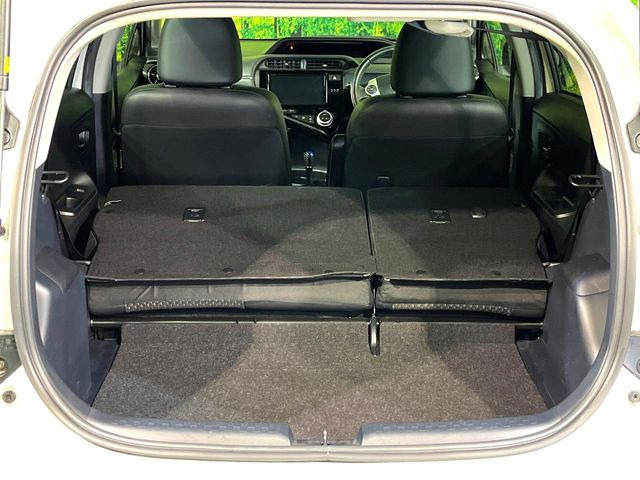 普段のお買い物や通勤、送迎等に十分な荷室スペースを確保しております。セカンドシートを倒すと、大きな荷物の積載も可能です♪