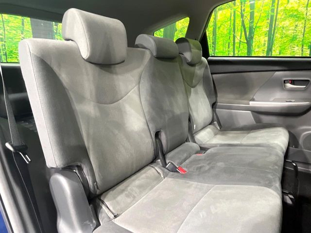 後部座席も気になるようなキズ・汚れやへたり等、大きなダメージはなく、良好な状態です。