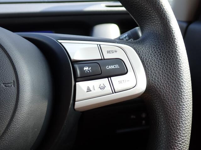 �y�N���[�Y�R���g���[���z�������H�ł̒��������s���y�Ɂ�A�N�Z���y�_���𓥂܂��Ɏԑ������ɕۂ��Ƃ��\�ł��B�O���̎ԗ������m���ĎԊԂ�ۂ悤�ɑ��x���߂��Ă���܂�!!