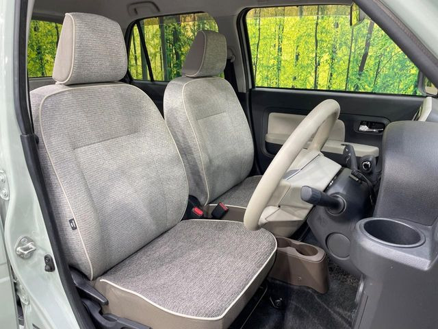 運転席シート廻りは使用感も少なく、良好な状態となっています。丁寧に使われていたことがよくわかりますね。