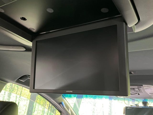 【12.8型フリップダウン】大画面モニターで後席でもエンタメをお楽しみいただけます。家族や友人とお出かけする機会が多い方に大人気です♪