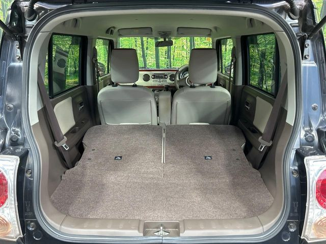 ���i�̂���������ʋ΁A���}���ɏ\���ȉ׎��X�y�[�X���m�ۂ��Ă���܂��B�Z�J���h�V�[�g��|���ƁA�傫�ȉו��̐ύڂ��\�ł���